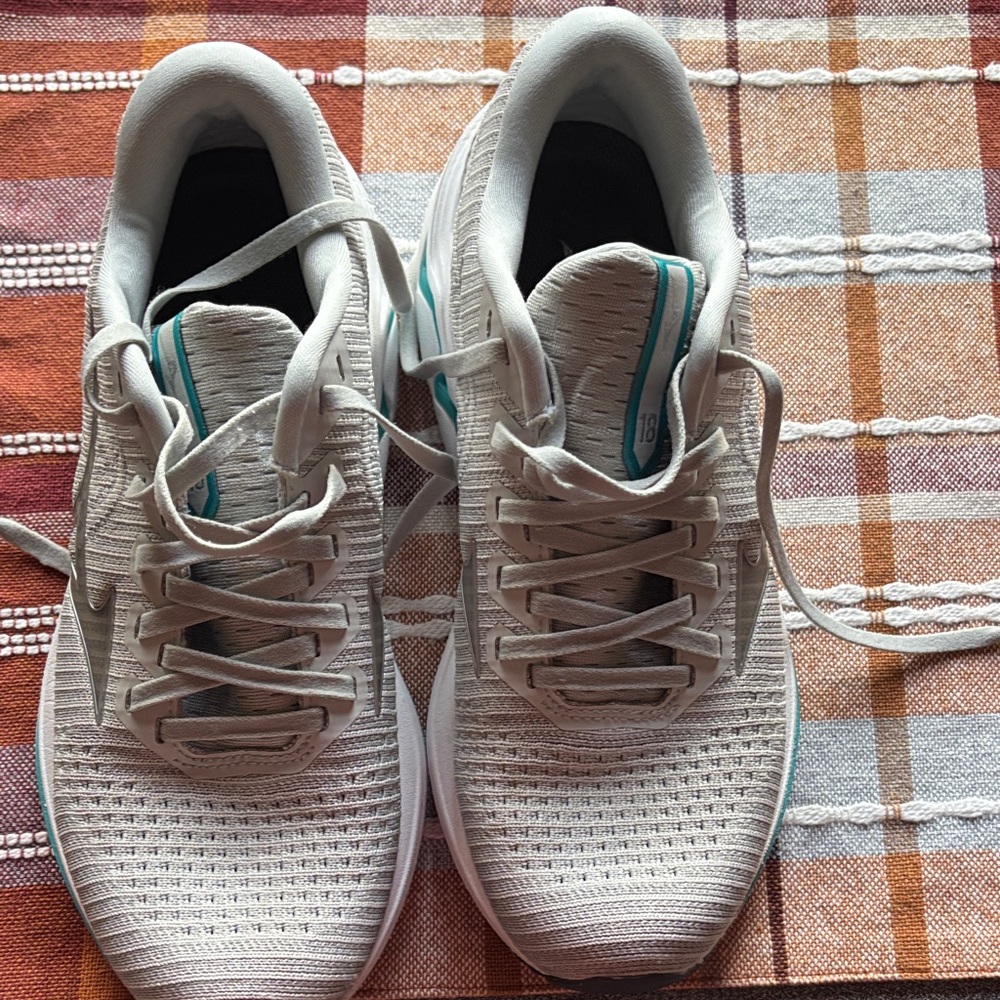 Women’s Gray and Teal Athletic Mizuno Sneakers